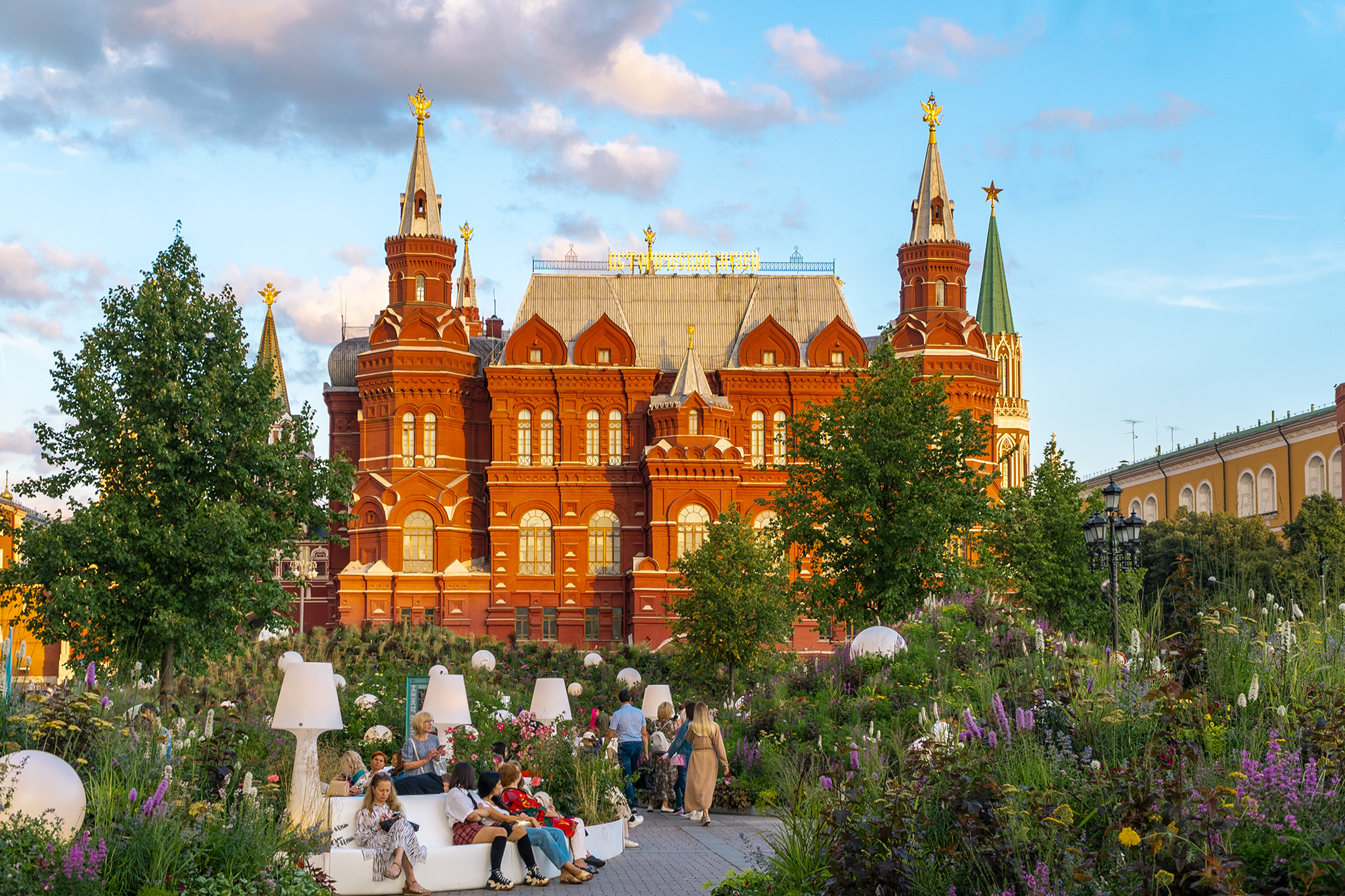 Фестиваль «Цветочный джем» на Манежной площади в Москве