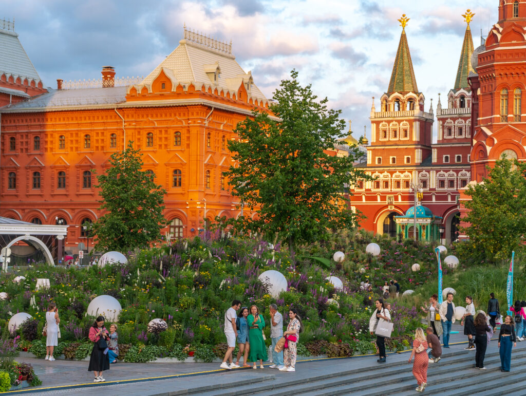 Цветочные арки, пруды и рощи на ландшафтных фестивалях Москвы  фото