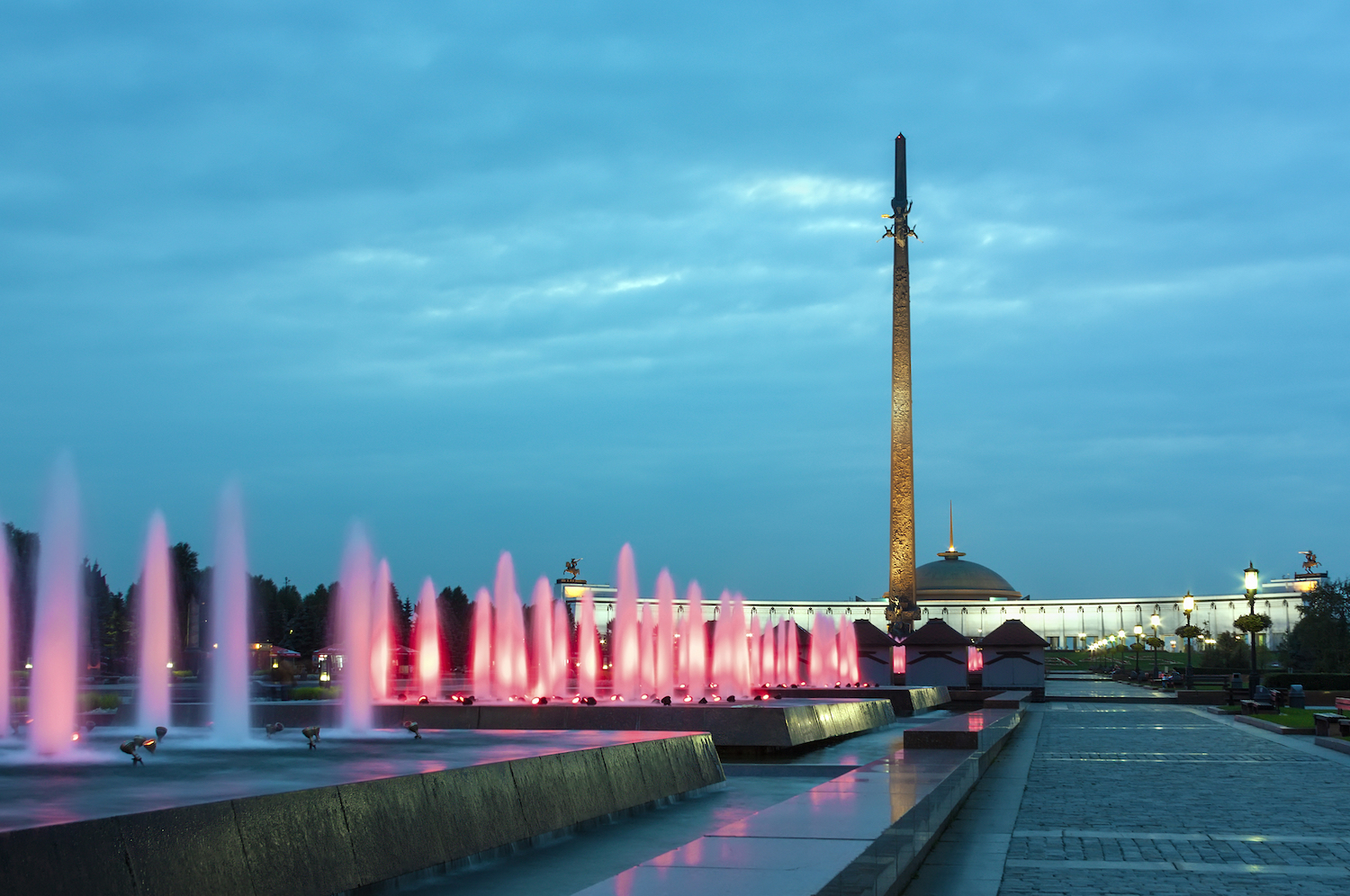 Аллея фонтанов в Парке Победы в Москве