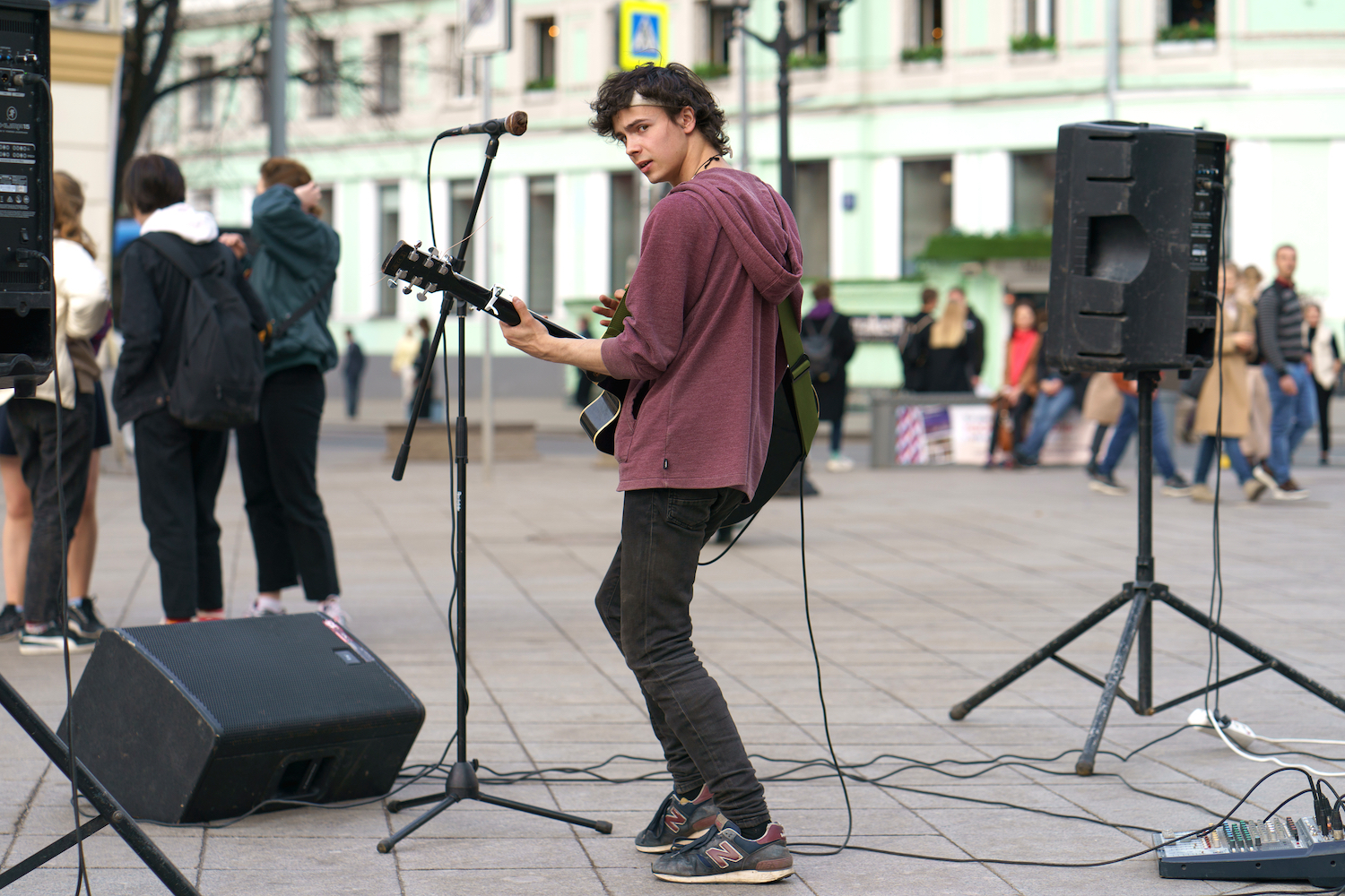 «Уличный артист» — как легально выступать в зеленых зонах столицы, фото