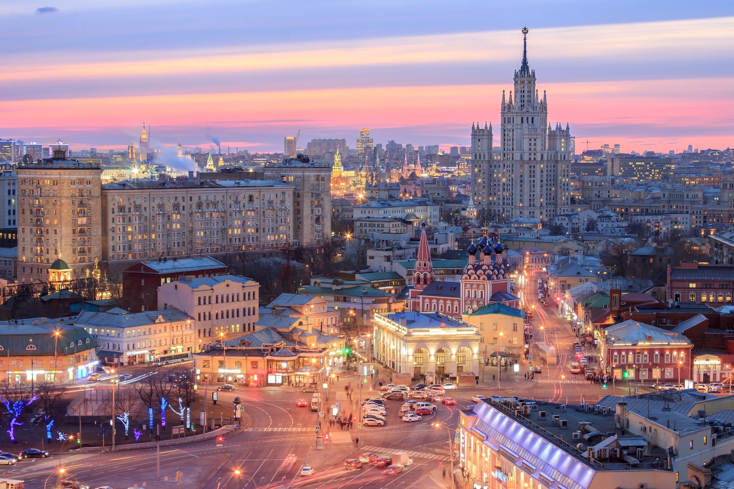 Более миллиона осветительных приборов — как устроено освещение Москвы, фото