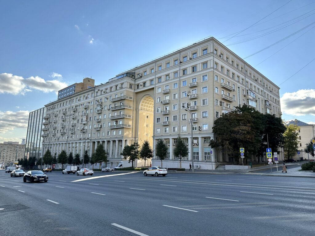 Курская — Чкаловская: откуда Хрущев борьбу с архитектурными излишествами начинал  фото