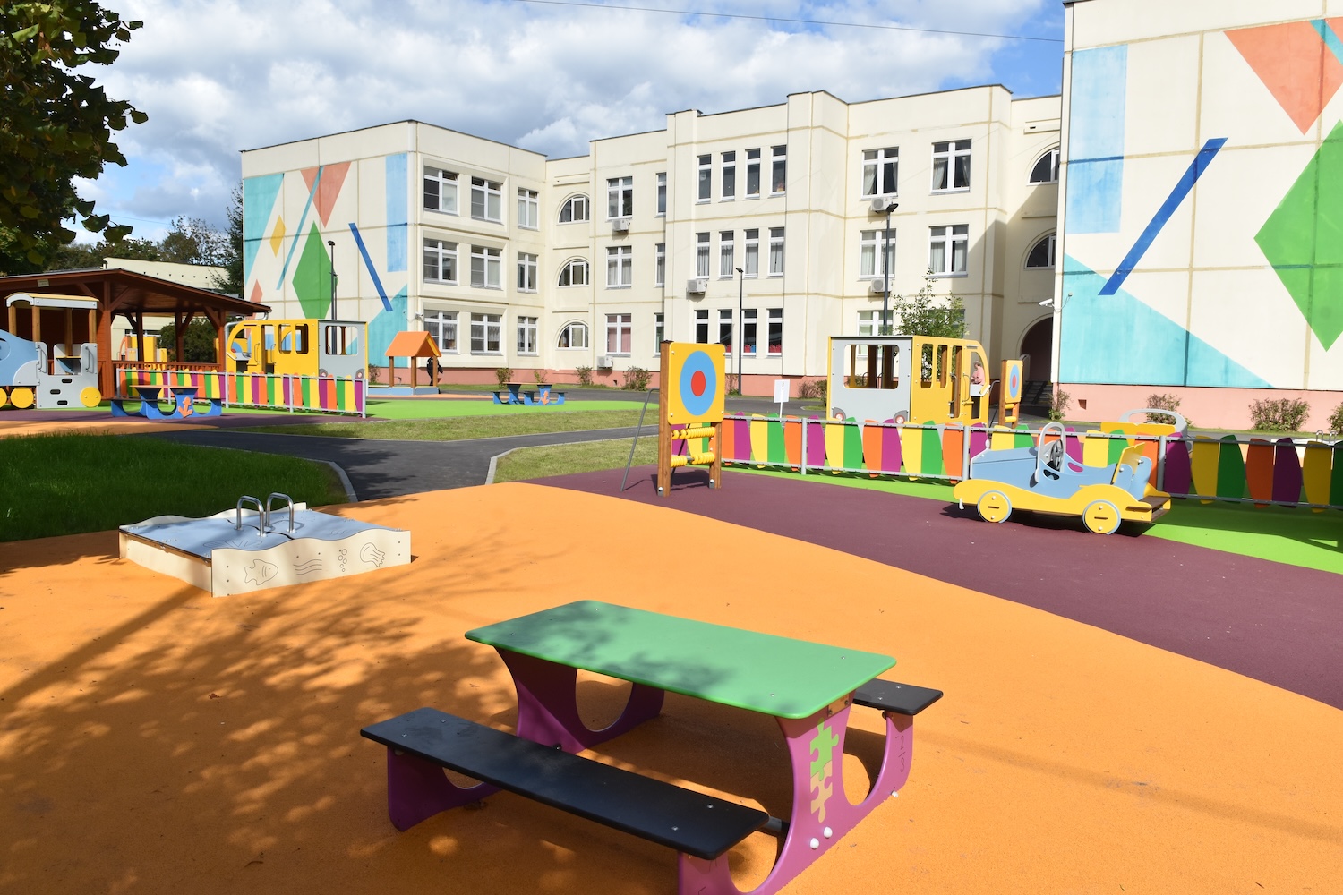 Территории детских садов обновили в Восточном районе, фото