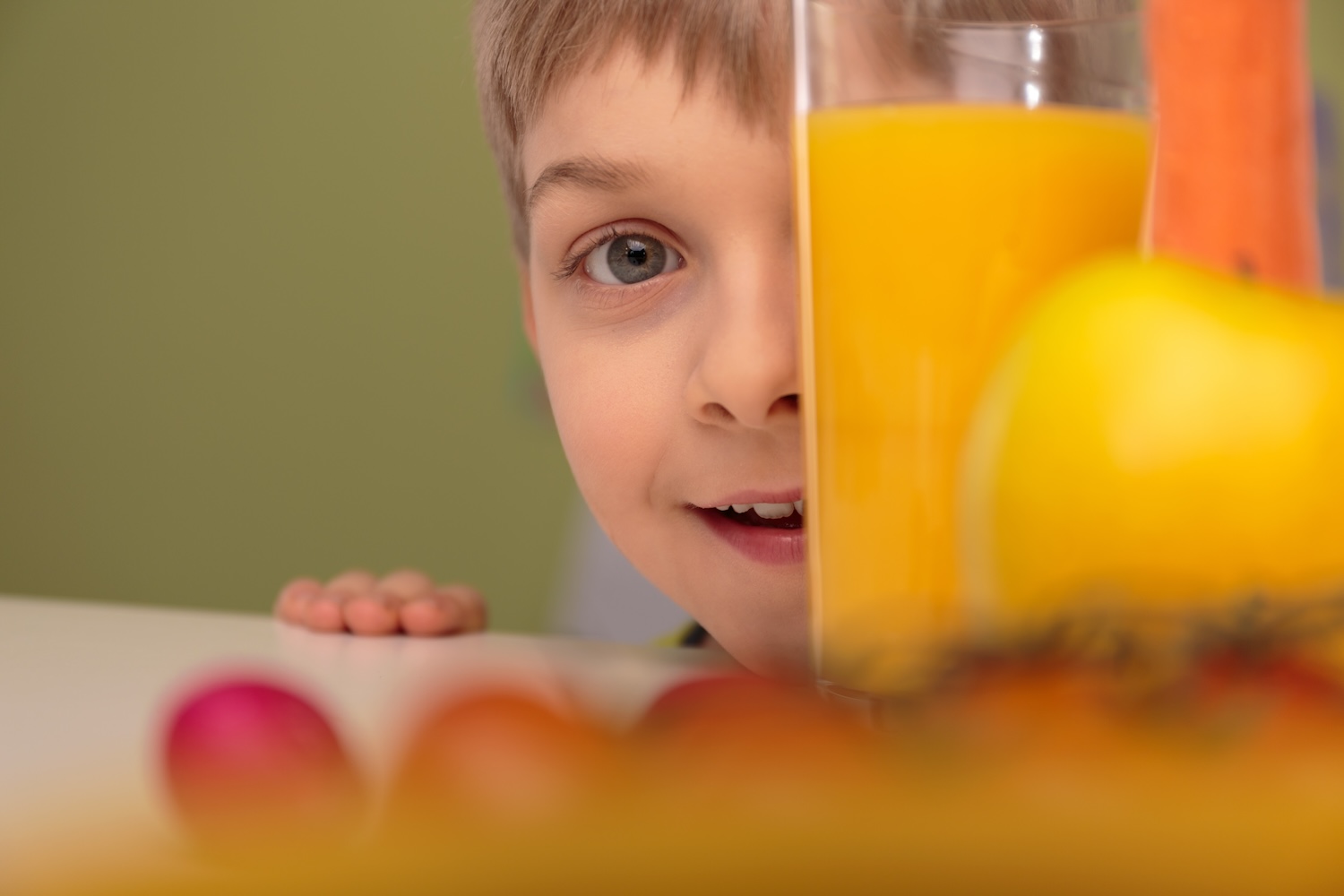 Заряд бодрости в одной маленькой пачке — фруктовые соки всегда представлены в школьном меню, фото