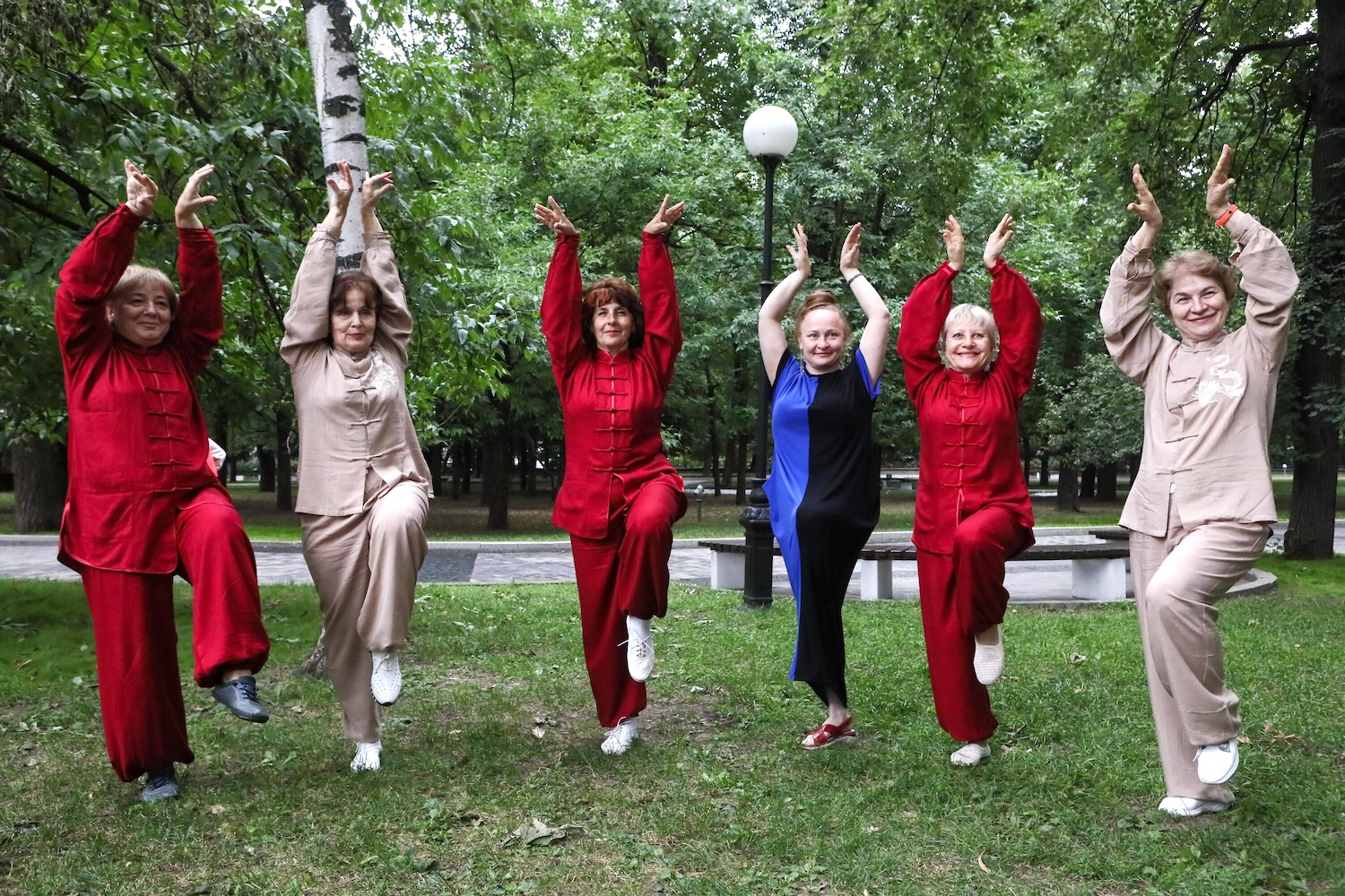 Участников «Московского долголетия» пригласили на гимнастику цигун в Щукино, фото