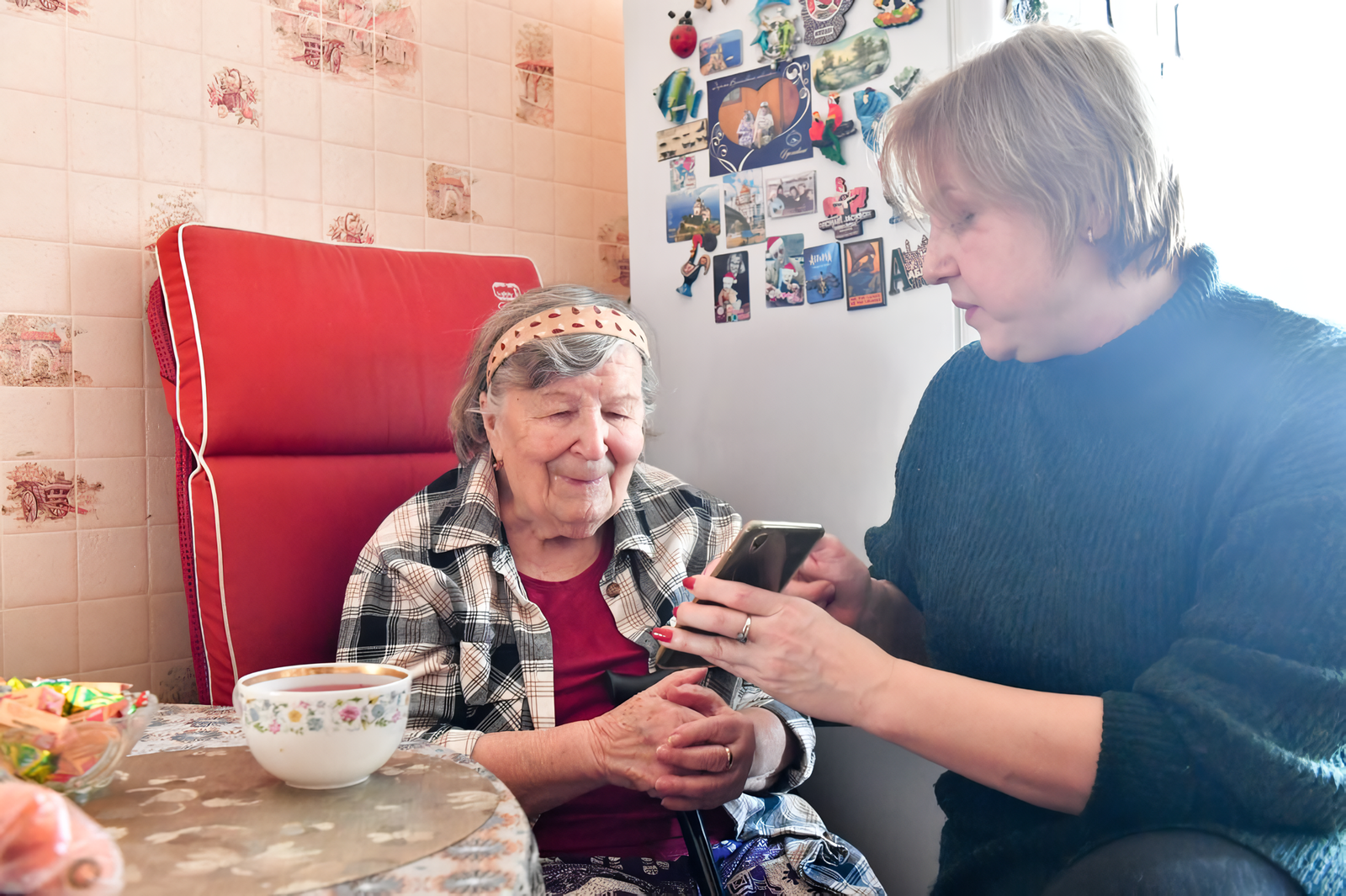 В Москве действует новый стандарт поддержки маломобильных граждан, фото