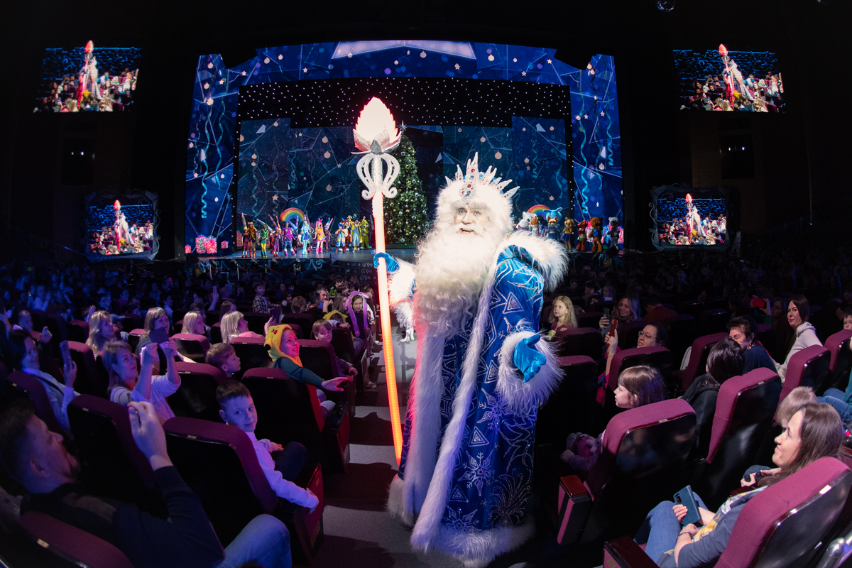 Любимые герои, яркие спецэффекты и гигантский дирижабль: в Крокусе состоится масштабное новогоднее шоу, фото