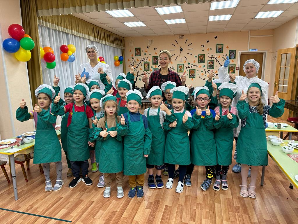 Мастер-класс по приготовлению панкейков провели в детском саду на юго-западе Москвы, фото