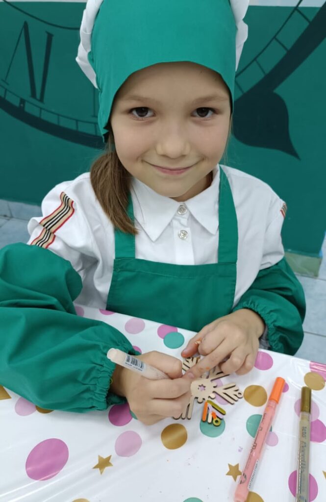 Комбинат питания «Школьник-ЮЗ» провел для детей «летний» мастер-класс  фото