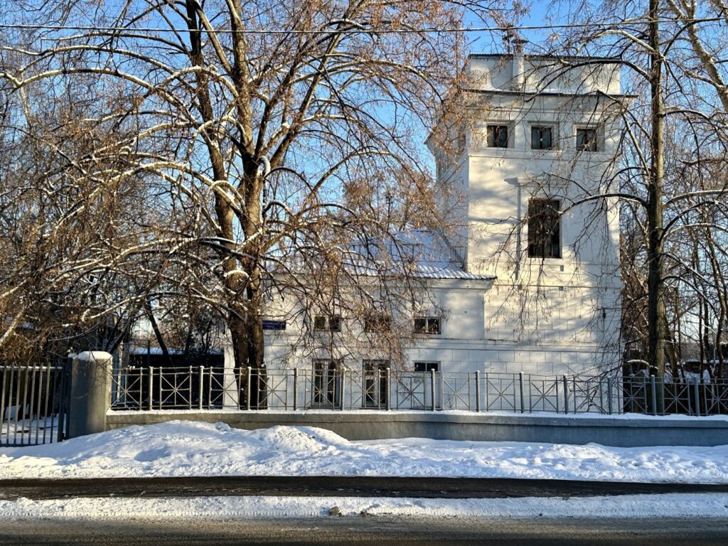 Ботанический Сад — ВДНХ: рабочий, колхозница и Эйфелева башня  фото