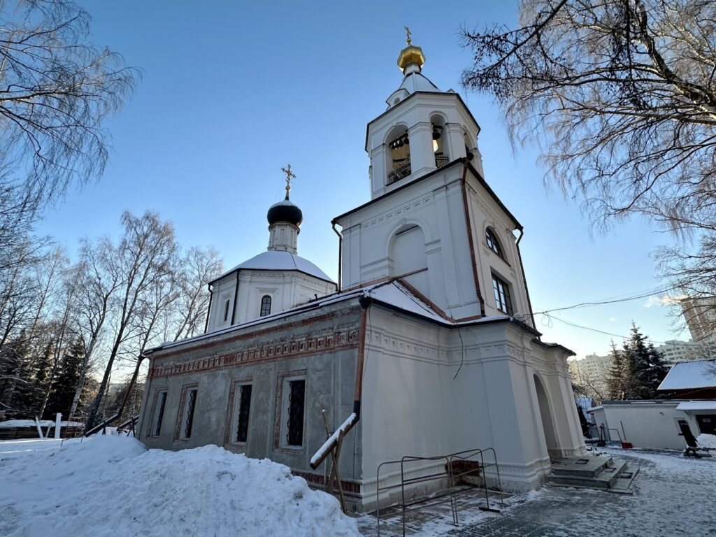 Ботанический Сад — ВДНХ: рабочий, колхозница и Эйфелева башня  фото