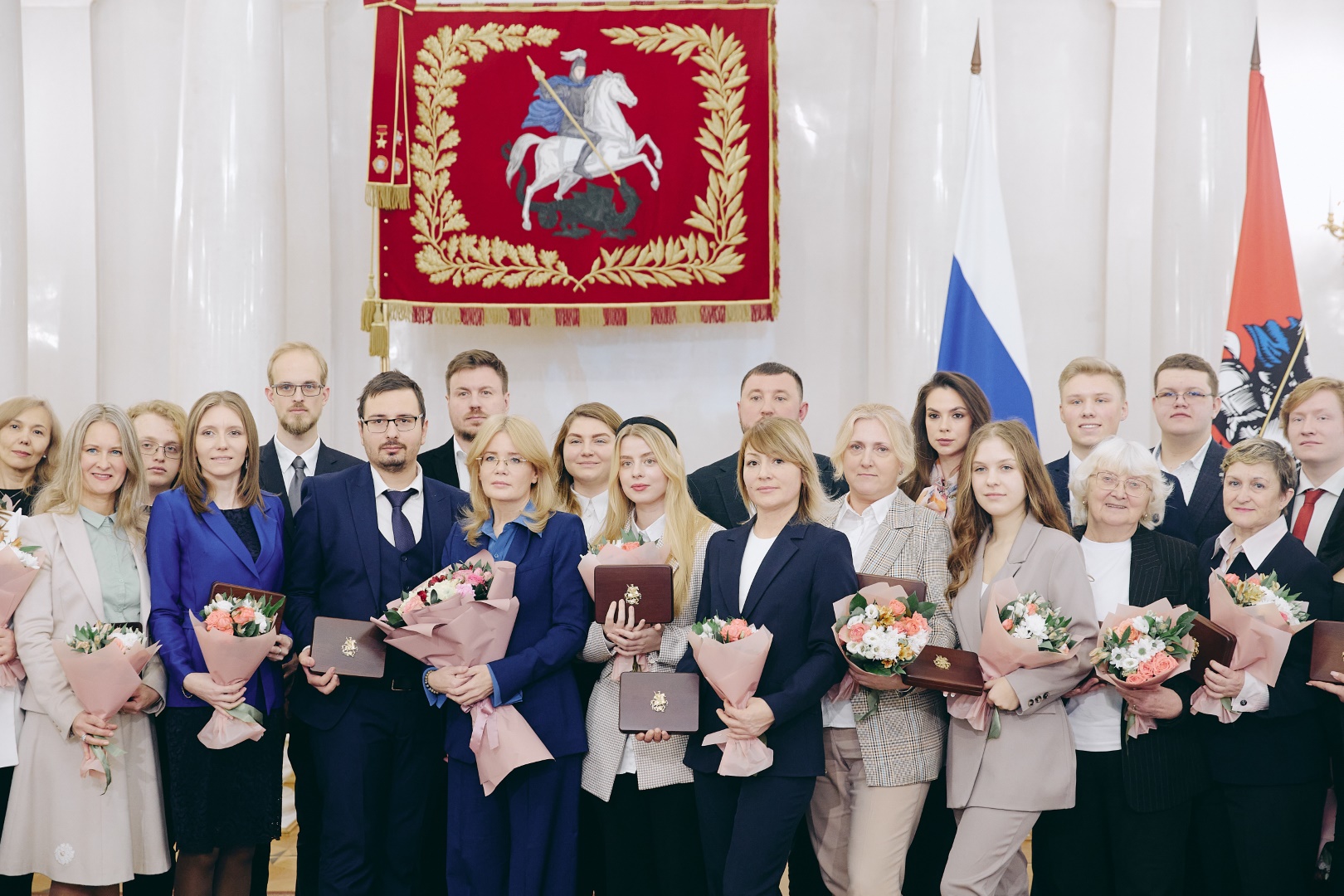 Наталья Сергунина вручила награды десяткам волонтеров, фото