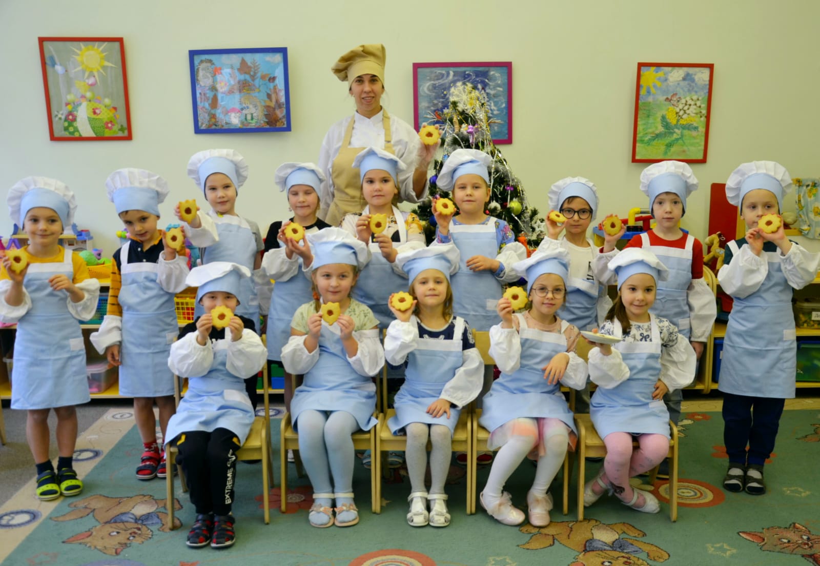 Кулинарное приключение маленьких шеф-поваров: дети научились готовить песочное печенье с джемом, фото