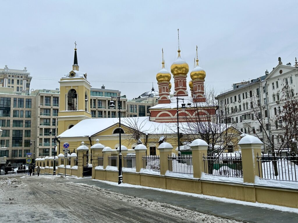 Смоленская ‒ Парк Культуры: архитектурная эклектика Москвы