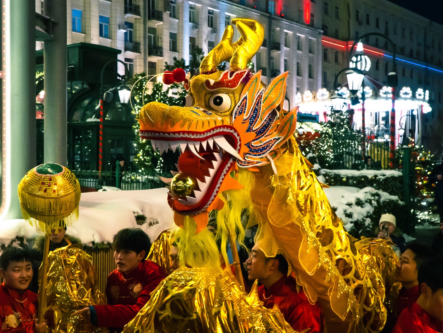Отмечаем китайский Новый год, изучаем искусство Парижа и учимся метать топоры — куда пойти после работы, фото