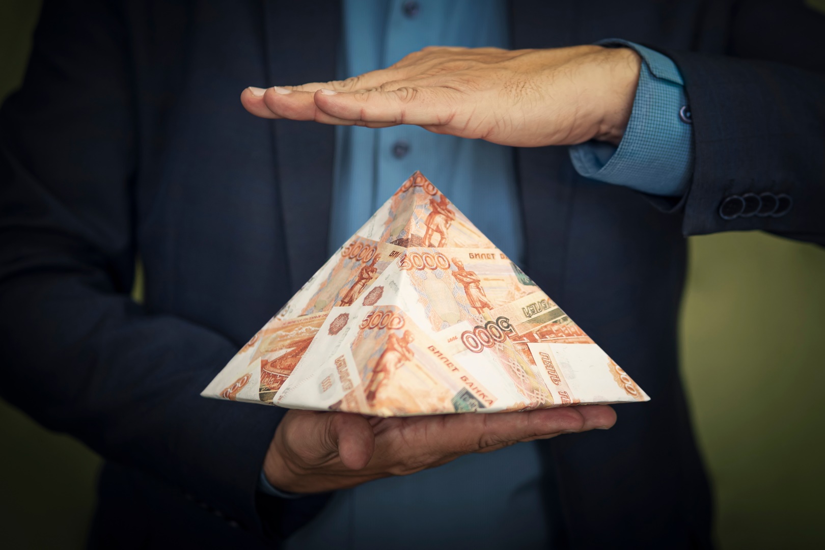 Москвичам рассказали, как защититься от финансовых пирамид, фото