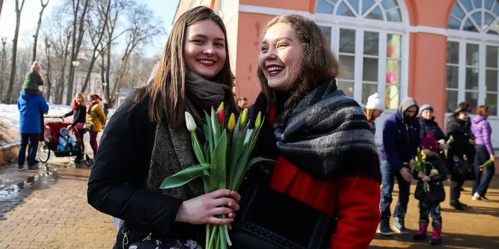 Москва выходная: 8 Марта, книжный фестиваль, бал кукол и каскадеры  фото