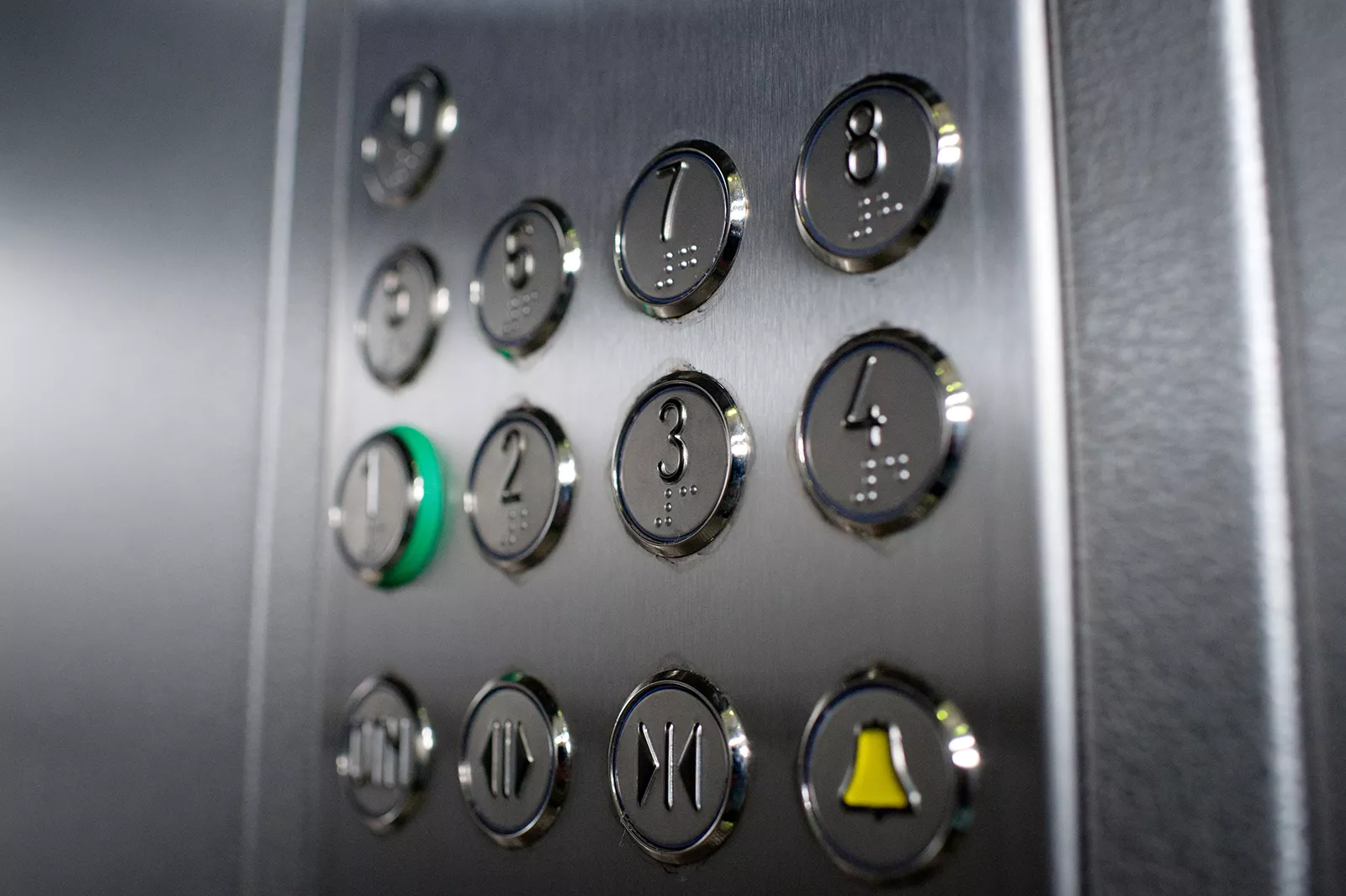 Более 300 лифтов заменят в СЗАО, фото