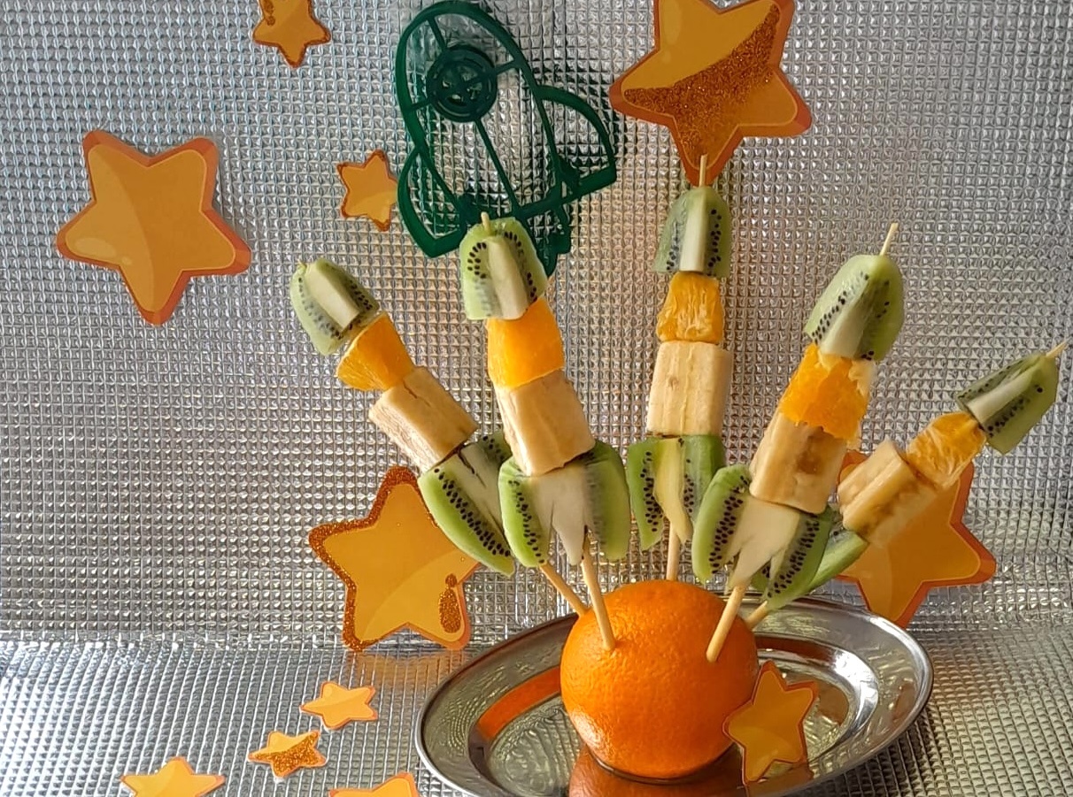«Космическую ракету» из фруктов приготовили малыши в столичном детском саду, фото