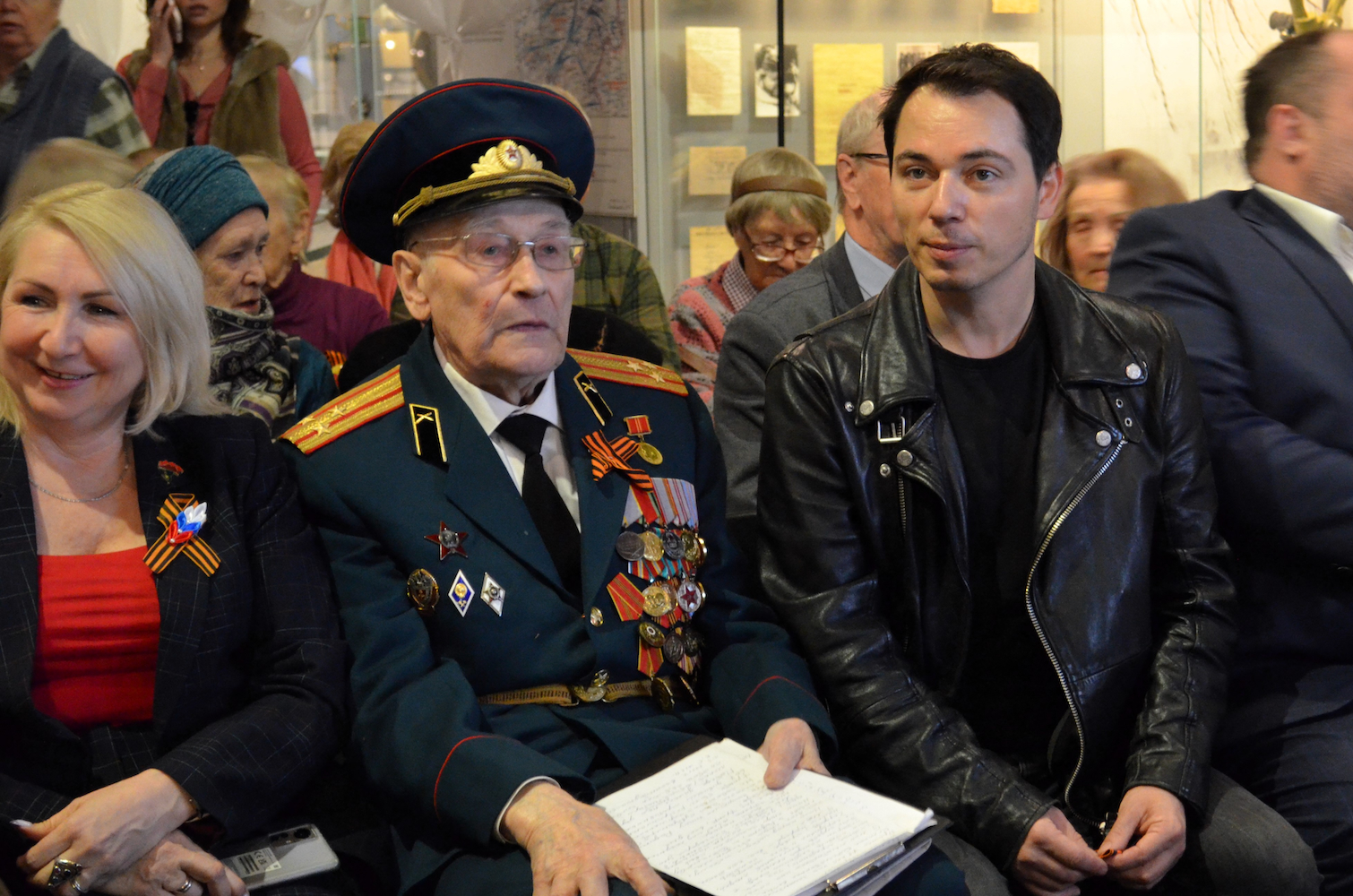 Родион Газманов исполнил песню «Затишье», посвященную солдатам, на празднике в музее обороны Москвы, фото
