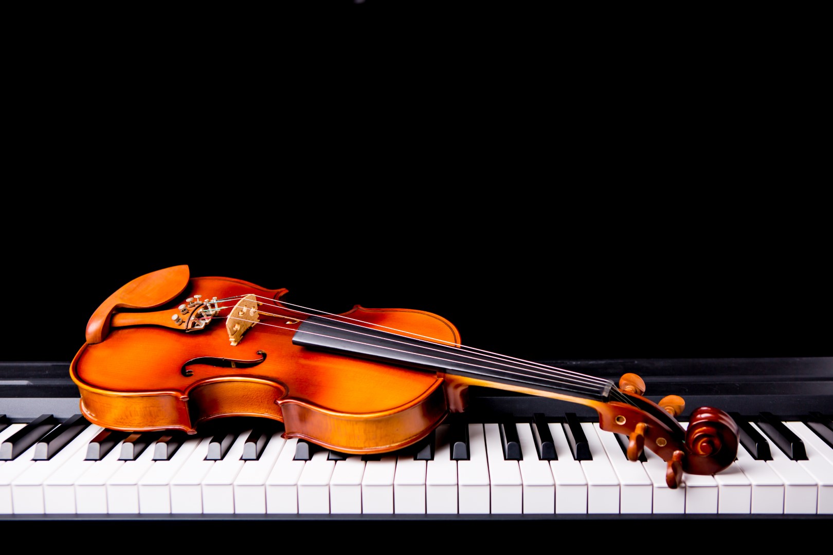 Концерт классической музыки «Рояль и скрипка» пройдет в библиотеке № 93 в районе Ивановское