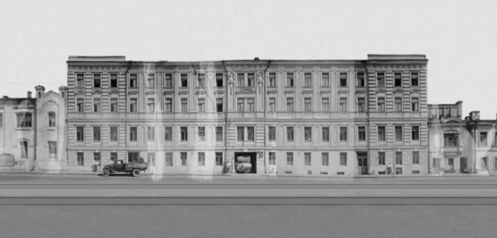 Охотный Ряд — Библиотека им. Ленина: часы на фундаменте часовни, Пост № 1 и «лужайка Никсона»  фото