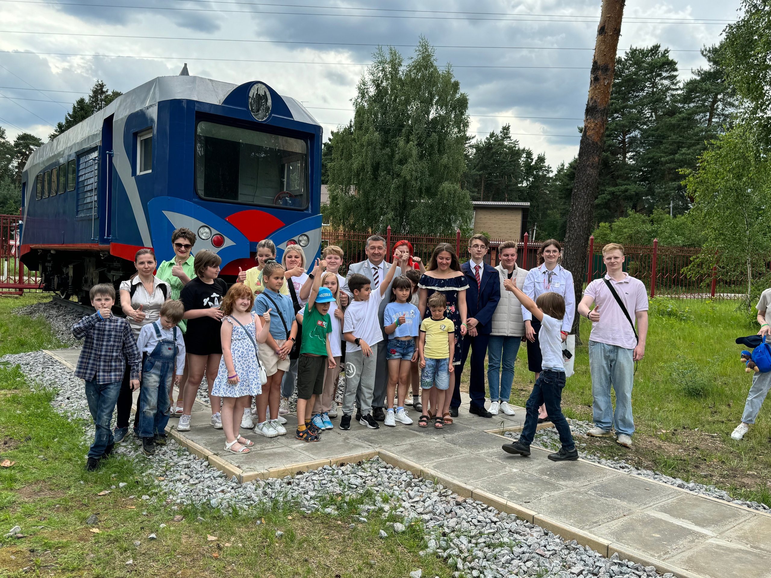 Для детей участников СВО провели экскурсию по Московской детской железной дороге