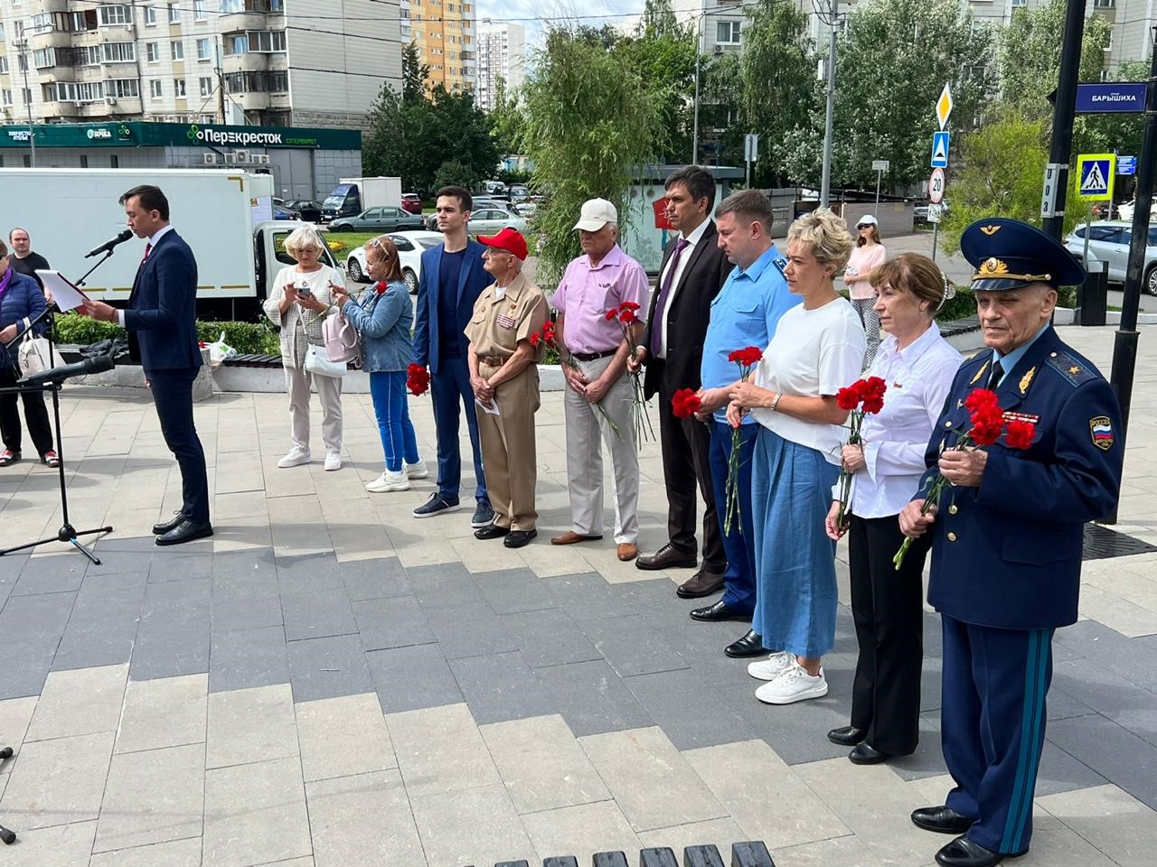 Жители Митино почтили память защитников Москвы | 21.06.2024 | Москва -  БезФормата