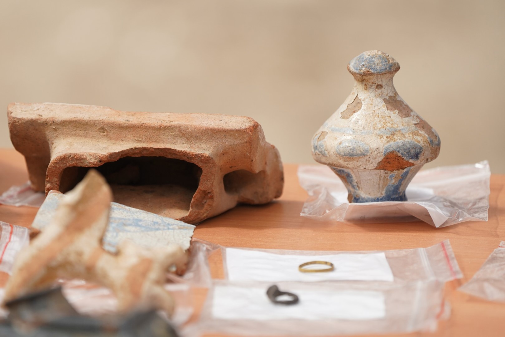 На раскопках в ЦАО обнаружили старинные предметы
