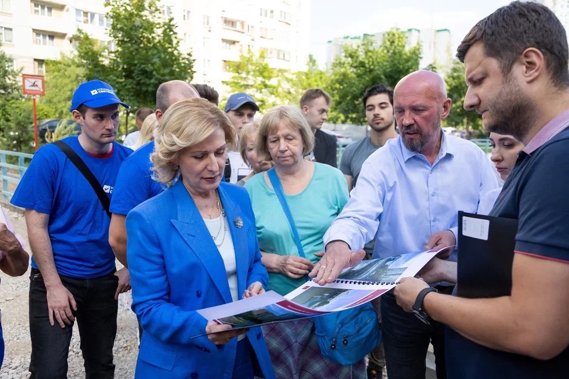 Инна Святенко обсудила с жителями проект благоустройства пруда в Марьино