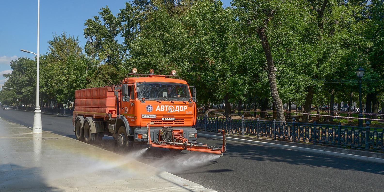 Городские службы Москвы работают в усиленном режиме из-за жары, фото