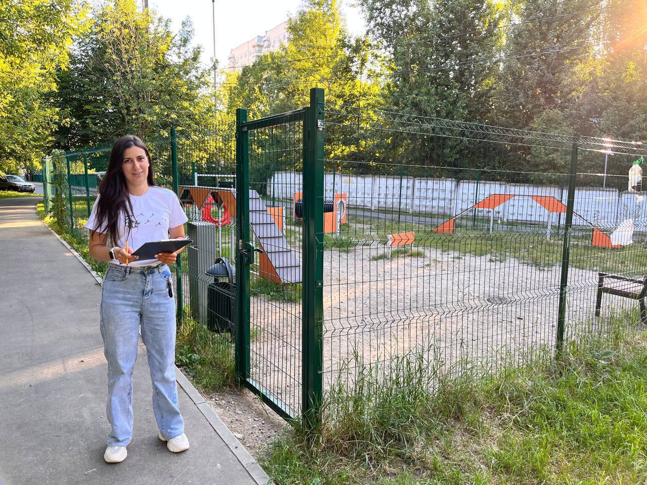 Екатерина Раззакова проинспектировала площадки для выгула собак