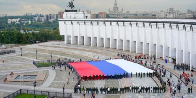 Триколор представят 22 августа у Музея Победы, фото