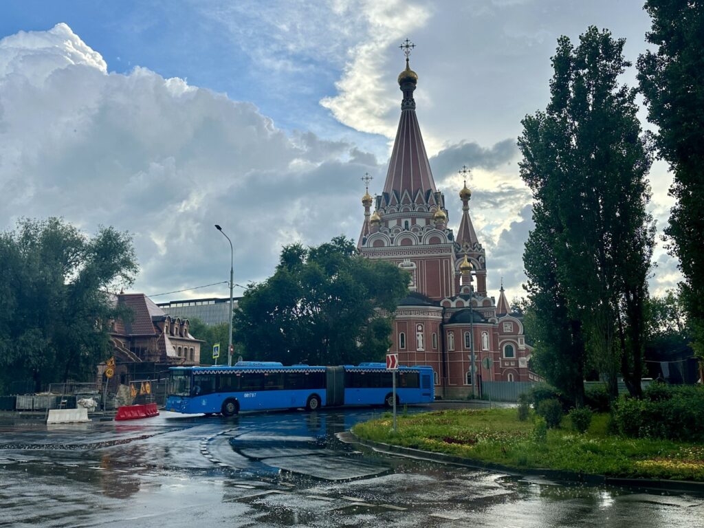 Фили — Багратионовская: две «Горбушки» у седьмой фабрики-кухни  фото