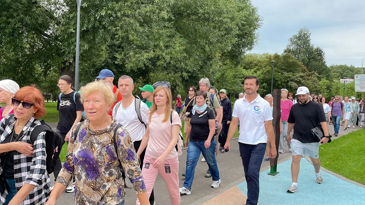 В Ясенево и Северном Бутово продолжаются оздоровительные пешие прогулки, фото