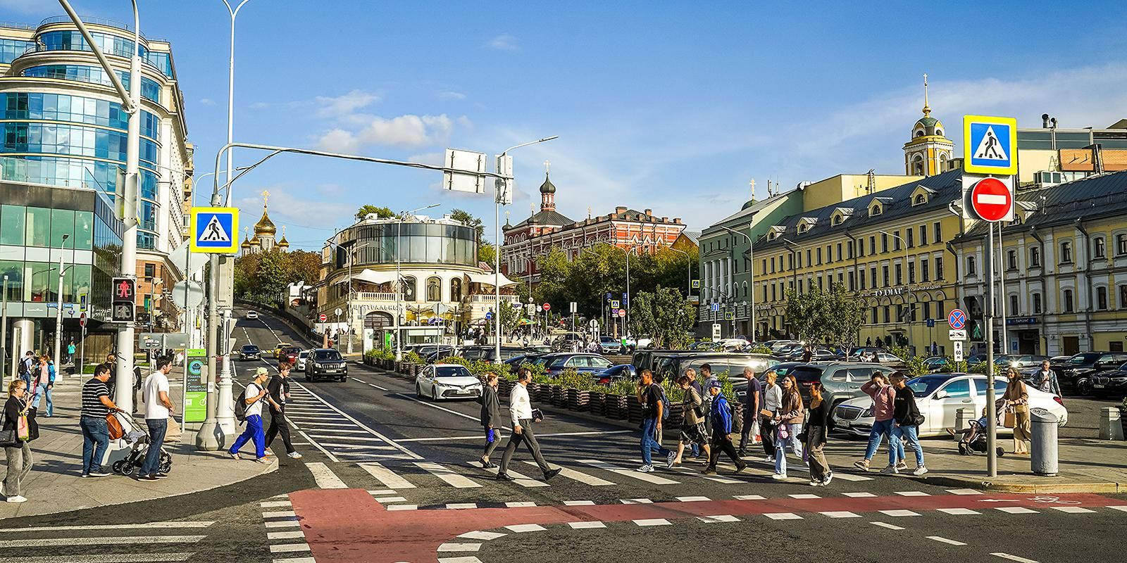 Продолжается обновление переулков в районе Цветного бульвара, фото