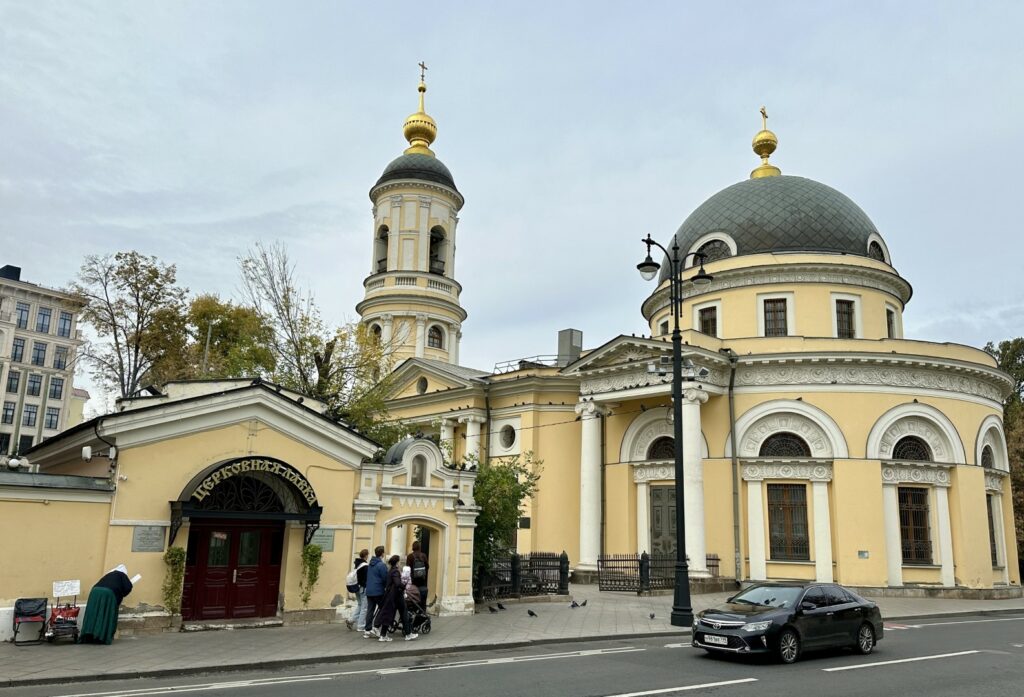 Полянка — Третьяковская: «парк лужковского периода» в Кадашёвской слободе  фото