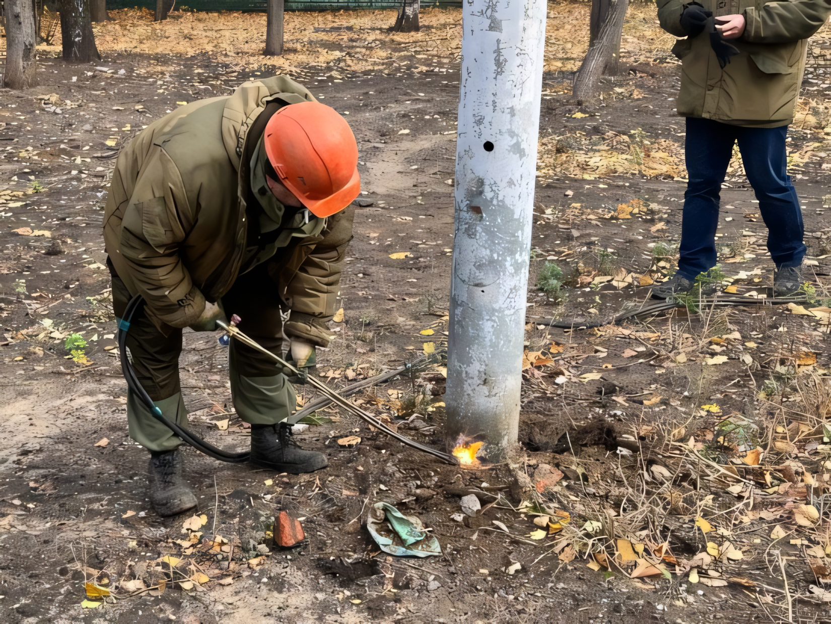 Бесхозные опоры освещения демонтировали в Коньково, фото