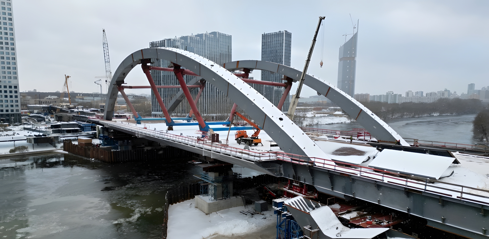 В честь академика Королева назвали строящийся мост на западе Москвы, фото