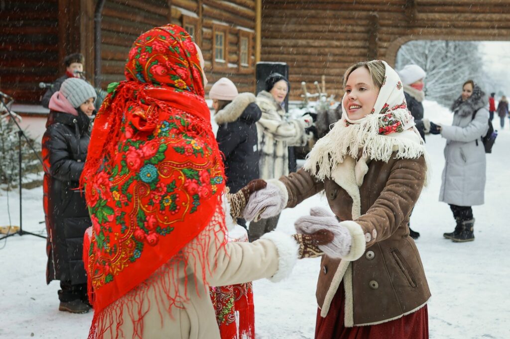 Новый год в столице: шедевры киномузыки, рождественские Святки, акварельная живопись и городок писателей  фото