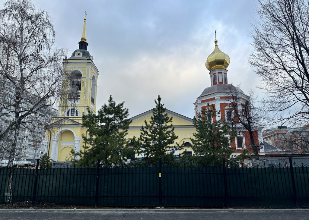 Полянка — Добрынинская: псевдоготические псевдострашилки  фото