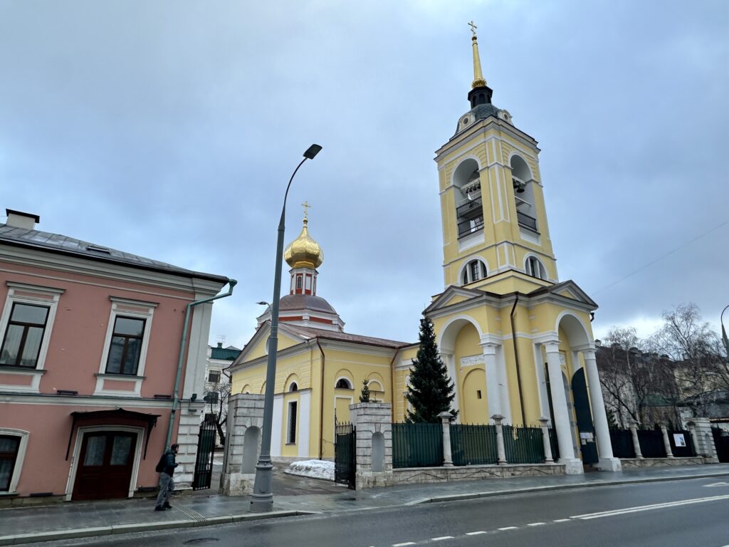 Полянка — Добрынинская: псевдоготические псевдострашилки  фото