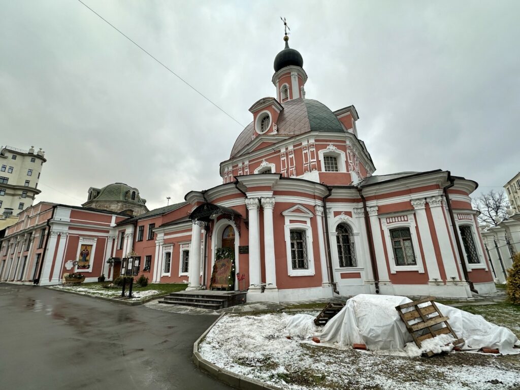 Полянка — Добрынинская: псевдоготические псевдострашилки  фото