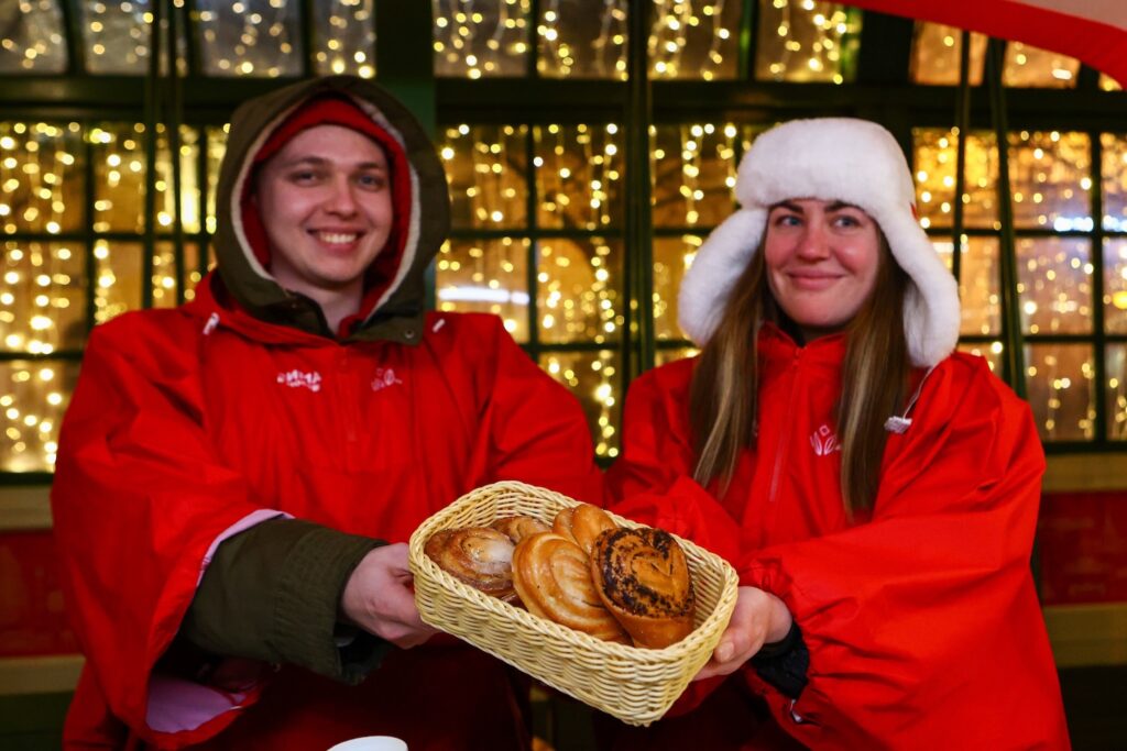 Вкусно, весело, волшебно: площадки проекта «Зима в Москве» продолжают работать и ждут гостей  фото