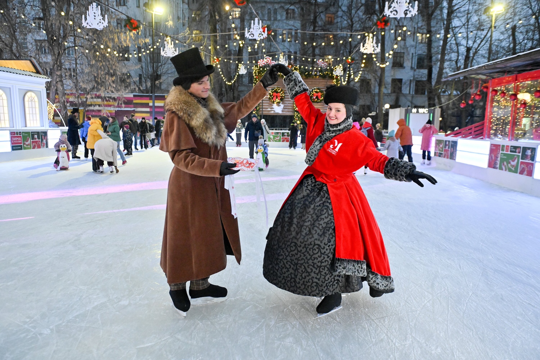 Балы-маскарады на катках в Москве