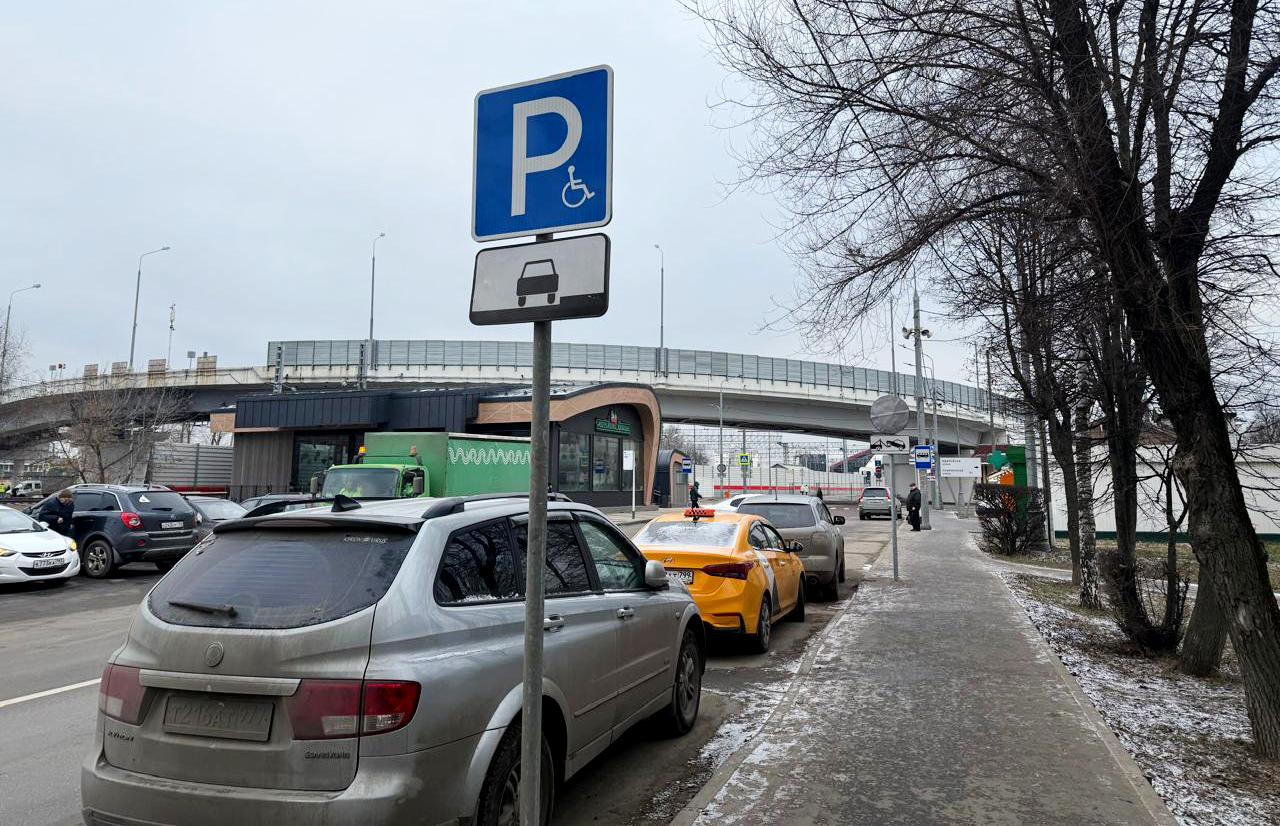 Автомобильное движение в Щербинке стало безопаснее благодаря новым знакам, фото