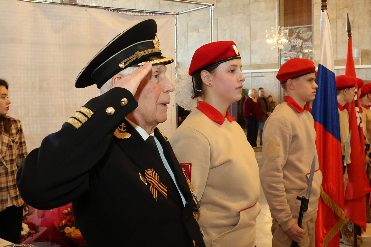 Ветераны ТиНАО получили памятные награды к юбилею Великой Победы, фото