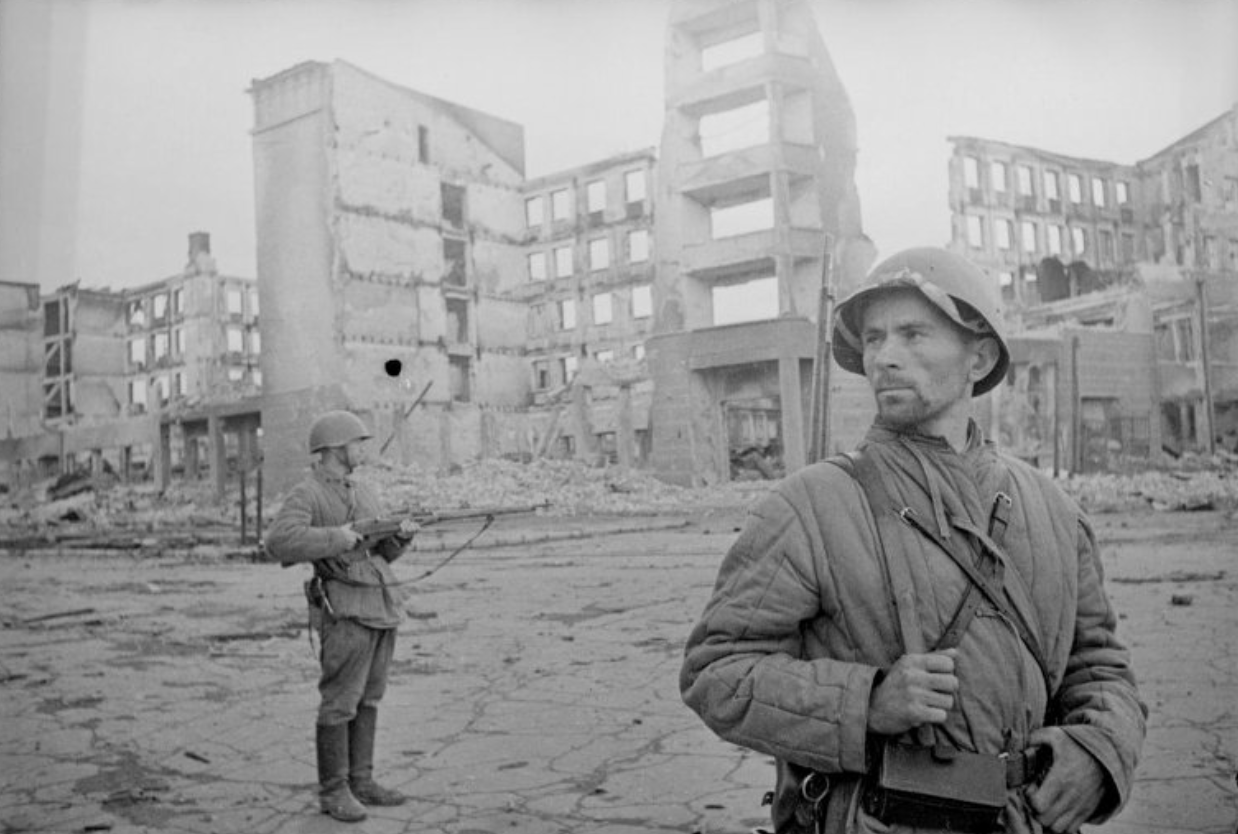 Фотовыставка «Победа на Волге» открылась в Восточном Дегунино, фото