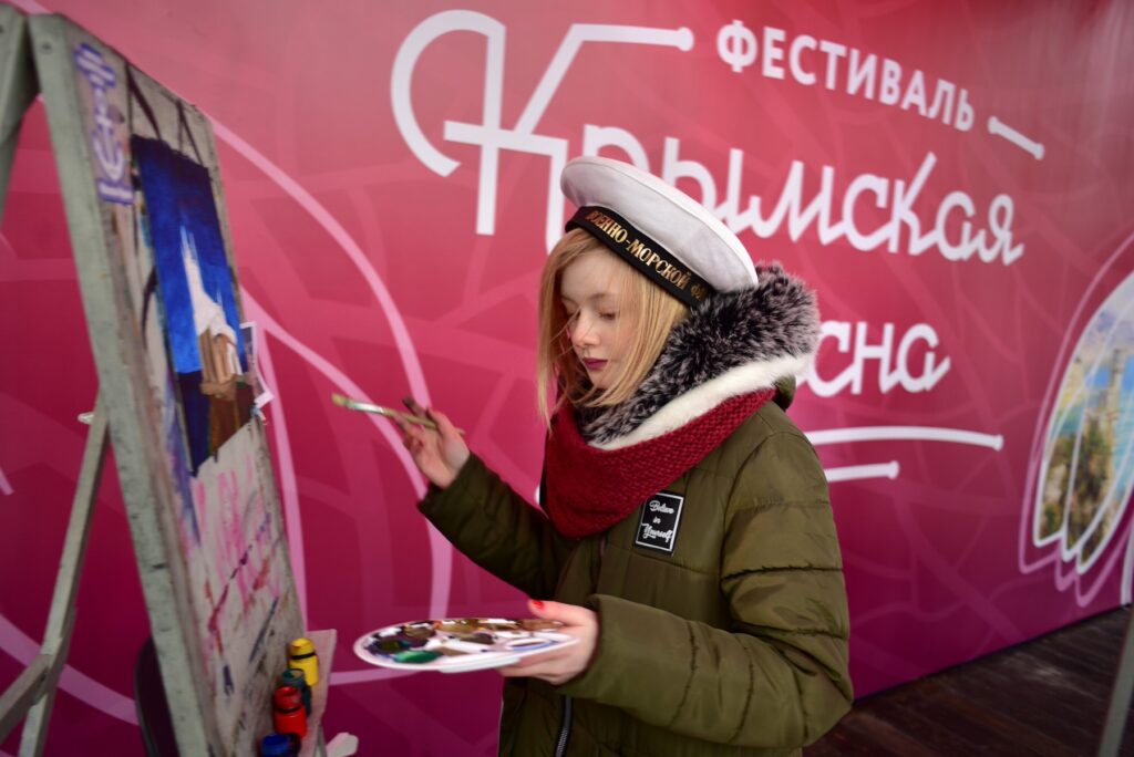 «Крымская весна» расцветает в центре Москвы  фото