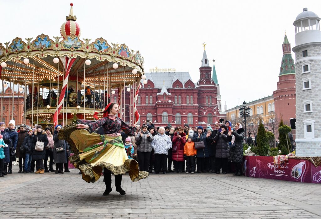 «Крымская весна» расцветает в центре Москвы  фото